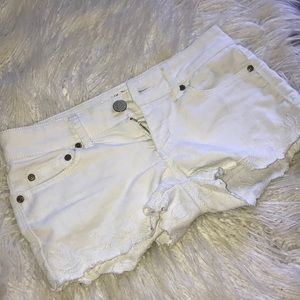 !! Floral White Shorts !!
